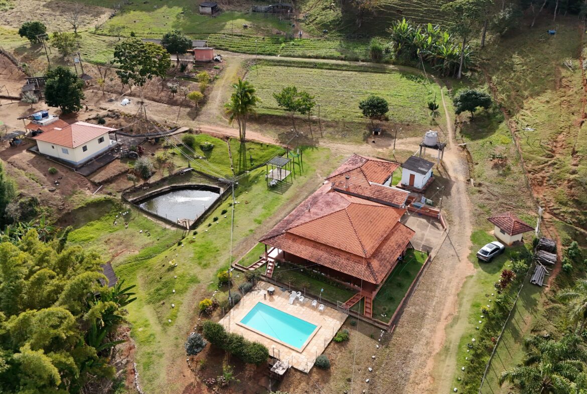 Sítio à venda com rio, cachoeira, piscina e 20,97 hectares em Cambuí MG