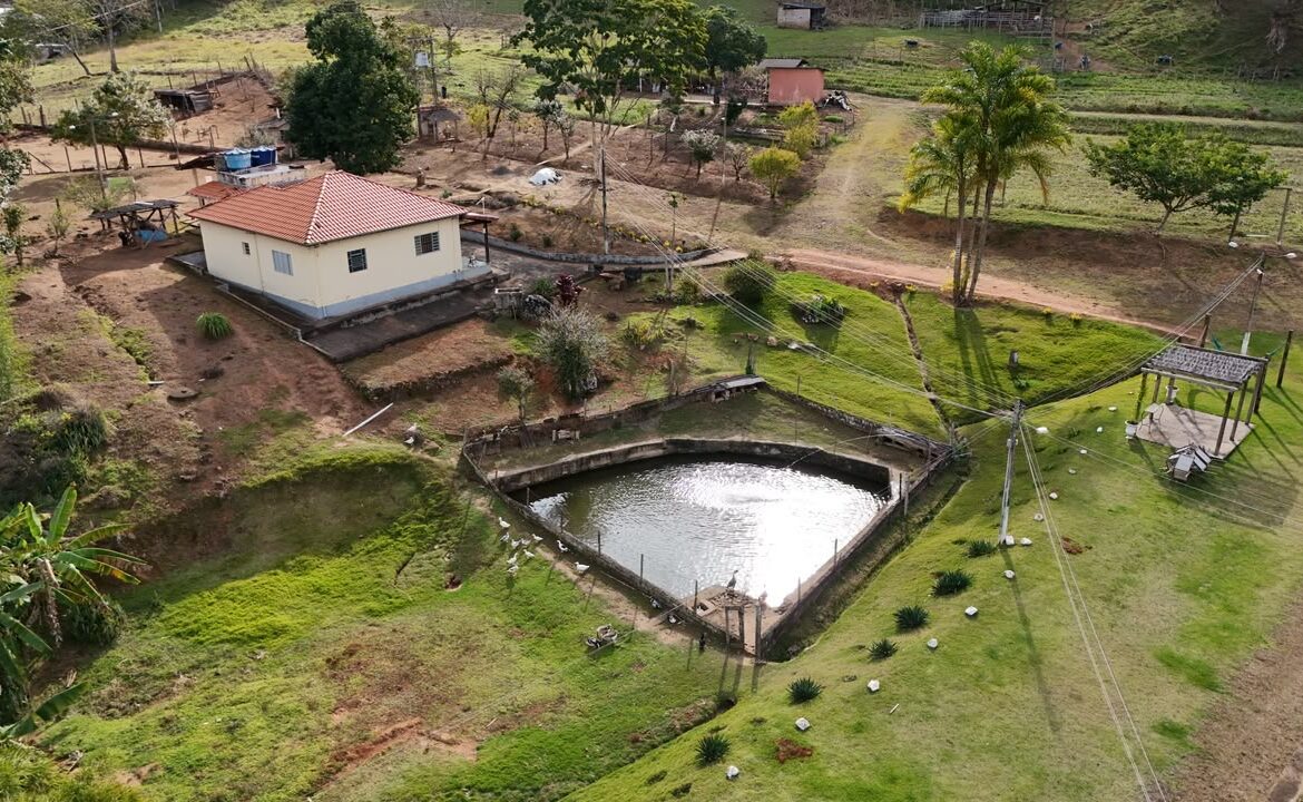 Sítio à venda com rio, cachoeira, piscina e 20,97 hectares em Cambuí MG