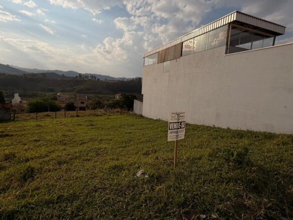 Lote Com 250m² Pronto para Construir! -À Venda em Cambuí MG