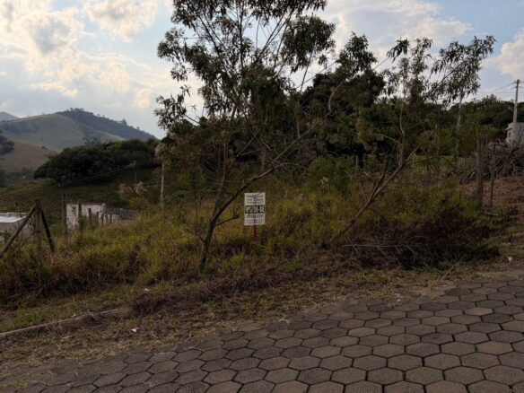 Lote em Cambuí MG de 160 m² com 8 metros de frente