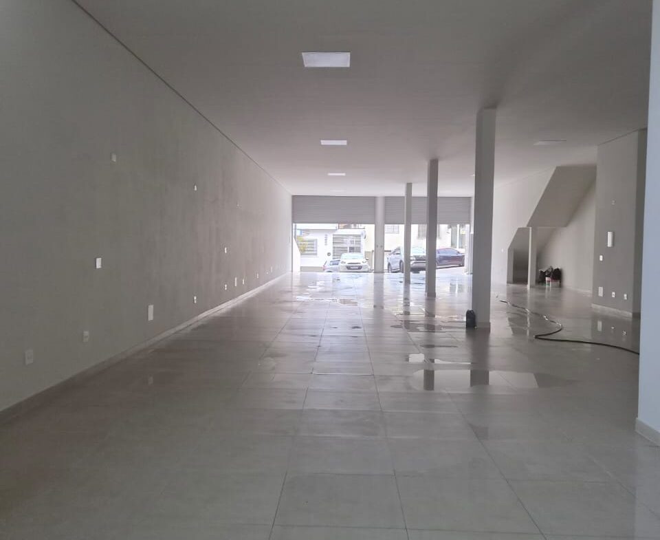 PONTO COMERCIAL NO CENTRO – 1.000 m² | AVENIDA PRINCIPAL