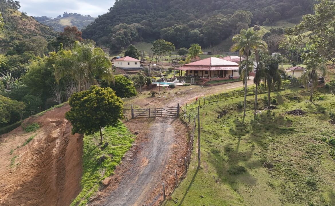 Sítio à venda com rio, cachoeira, piscina e 20,97 hectares em Cambuí MG