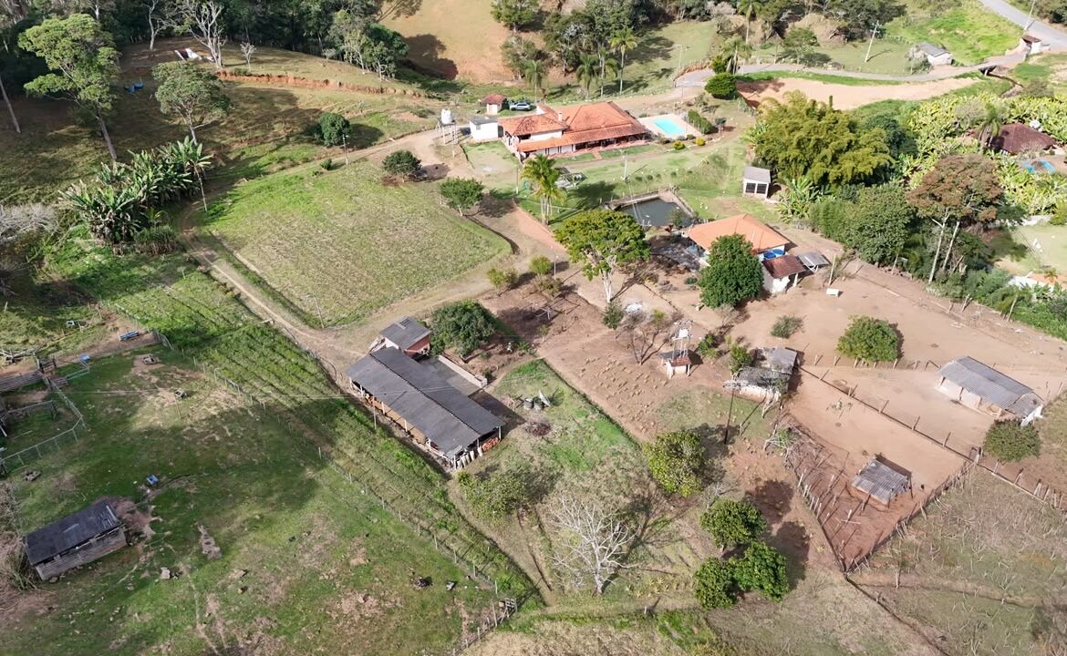 Sítio à venda com rio, cachoeira, piscina e 20,97 hectares em Cambuí MG