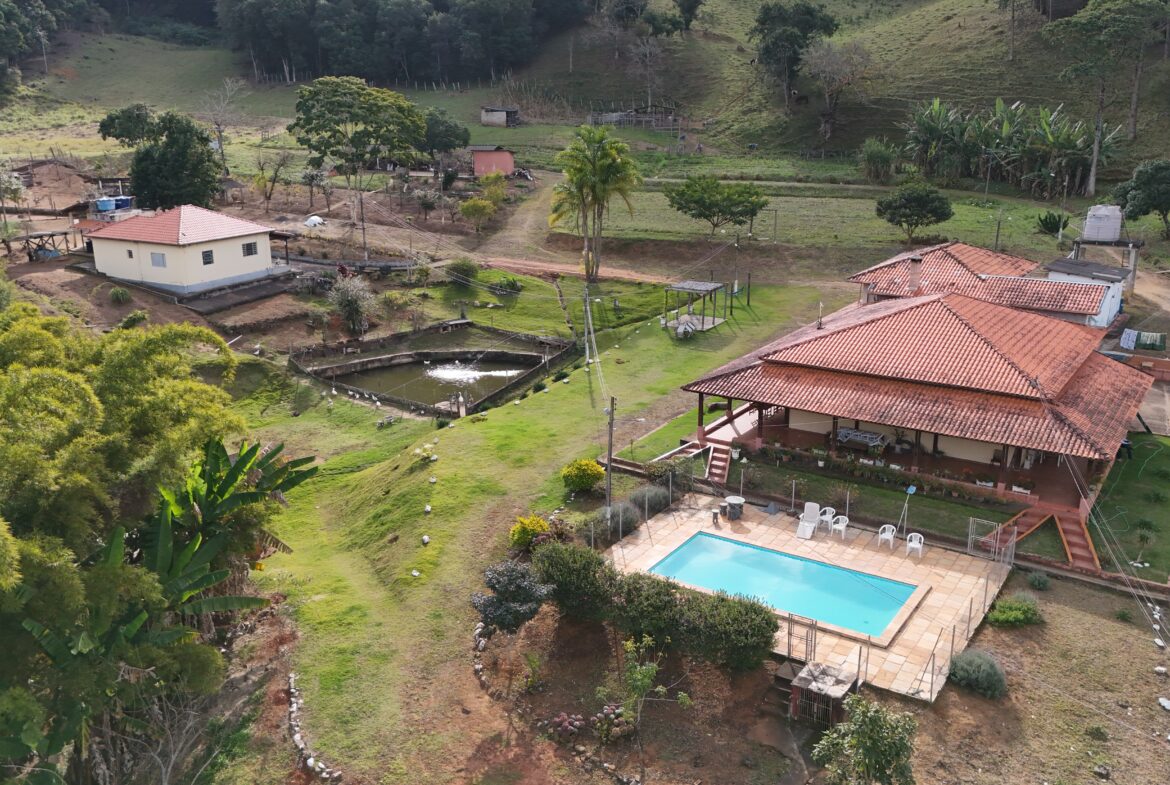 Sítio à venda com rio, cachoeira, piscina e 20,97 hectares em Cambuí MG