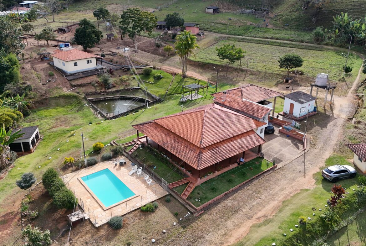 Sítio à venda com rio, cachoeira, piscina e 20,97 hectares em Cambuí MG