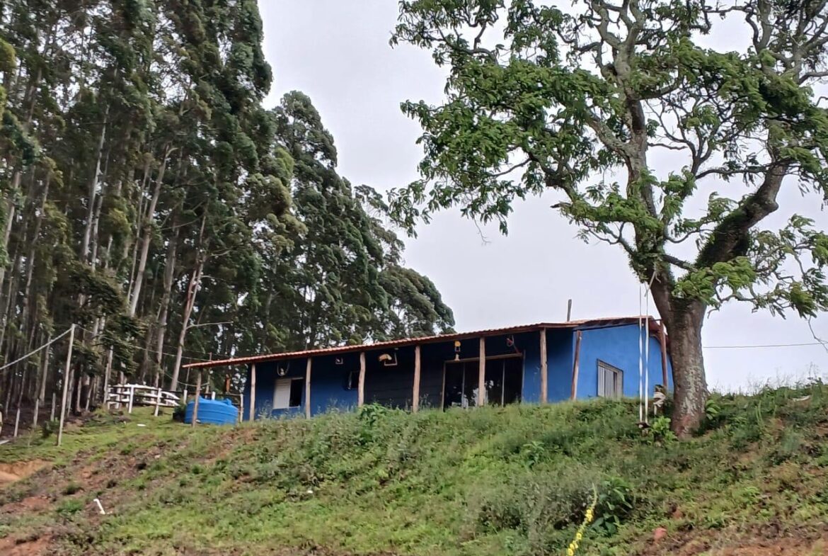 Chácara de 2700m² a 1km de São Mateus a venda em Camanducaia MG