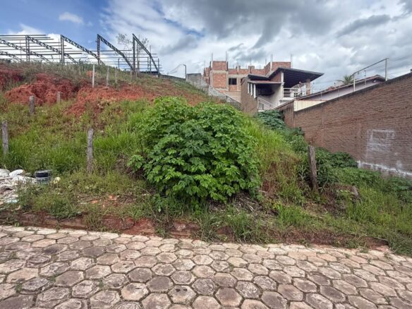 Lote com 283m² em Ótimo Bairro à Venda em Cambuí MG