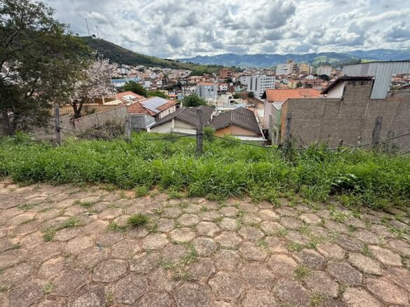 Lote com 150m² em Ótimo Bairro à Venda em Cambuí MG