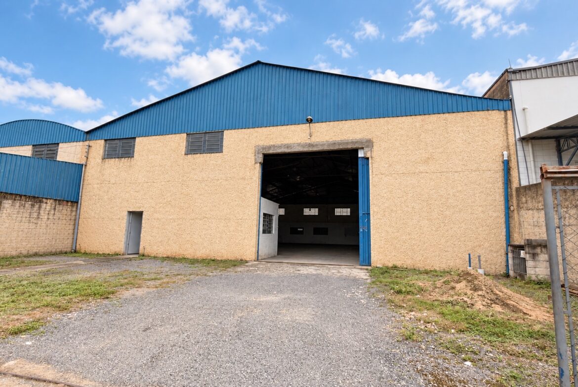 Galpão de 1.000 m² para alugar em Cambuí ao lado da pista