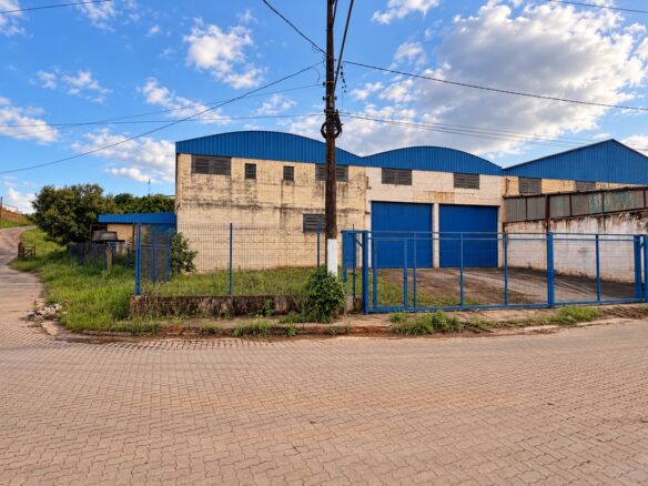 Galpão de 1200 m² para Locação em Cambuí MG