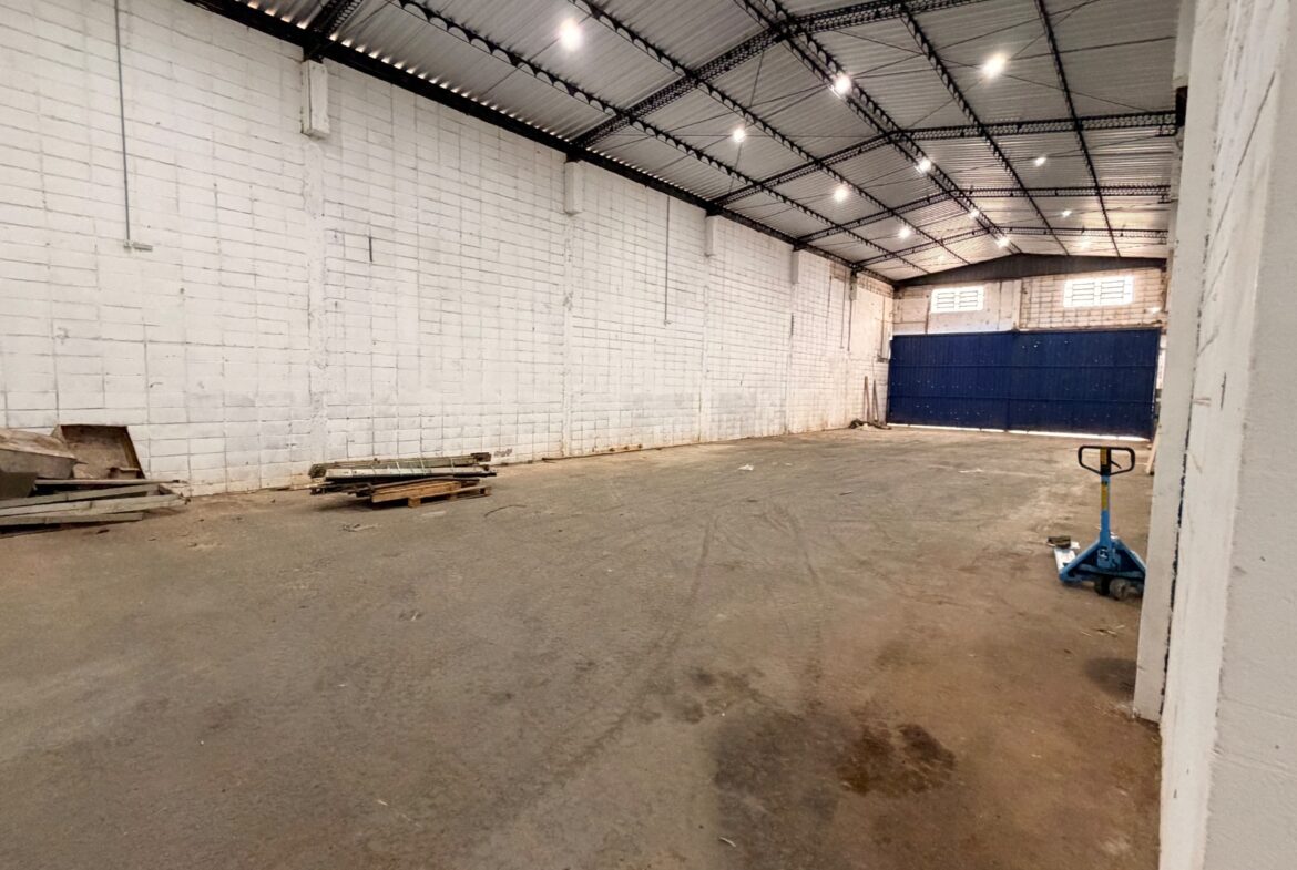 Galpão de 1200 m² para Loção em Cambuí MG